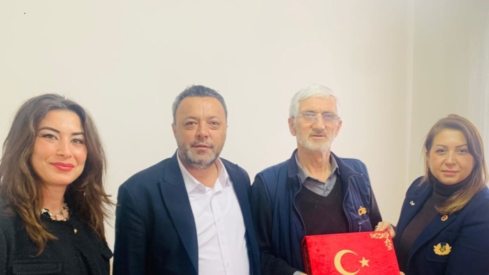 İzmit Belediyesi gazilere vefa ziyaretlerini sürdürüyor